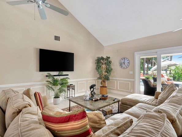 11 Berwick Road NE, Palm Beach Gardens FL 33418