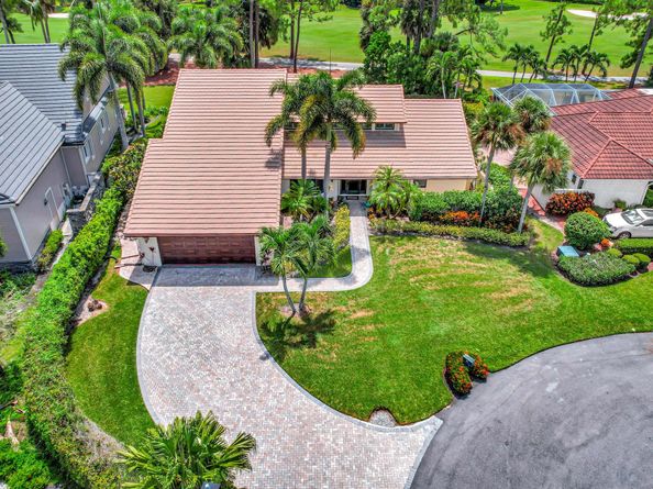 11 Berwick Road NE, Palm Beach Gardens FL 33418