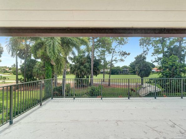 11 Berwick Road NE, Palm Beach Gardens FL 33418