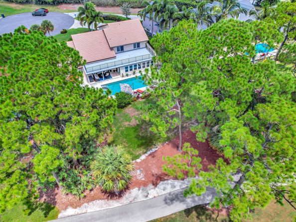 11 Berwick Road NE, Palm Beach Gardens FL 33418