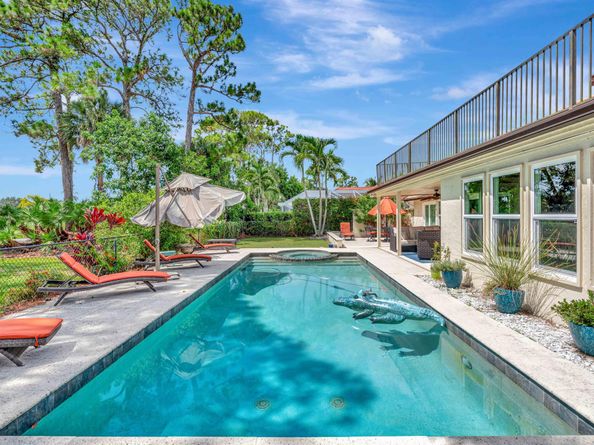 11 Berwick Road NE, Palm Beach Gardens FL 33418
