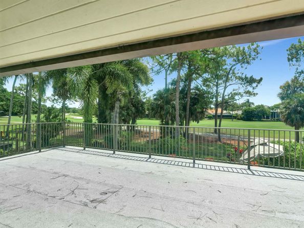 11 Berwick Road NE, Palm Beach Gardens FL 33418