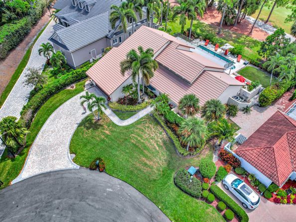 11 Berwick Road NE, Palm Beach Gardens FL 33418