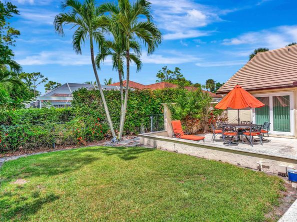 11 Berwick Road NE, Palm Beach Gardens FL 33418