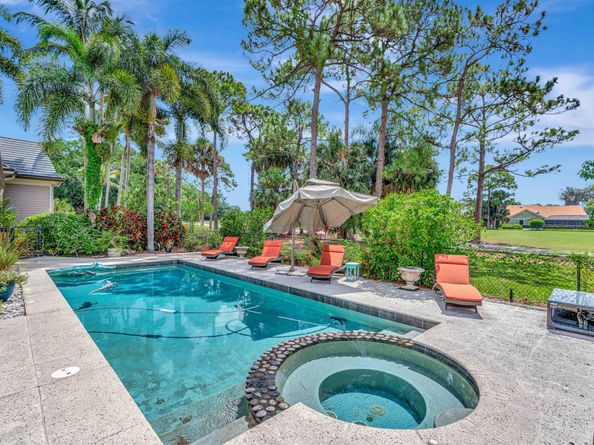 11 Berwick Road NE, Palm Beach Gardens FL 33418