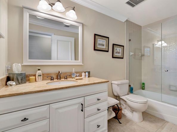 11 Berwick Road NE, Palm Beach Gardens FL 33418