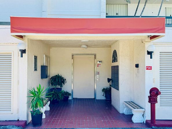7030 Half Moon Circle 121, Hypoluxo FL 33462