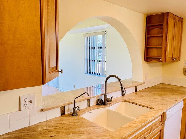 7030 Half Moon Circle 121, Hypoluxo FL 33462