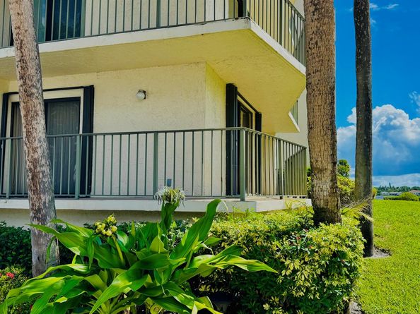 7030 Half Moon Circle 121, Hypoluxo FL 33462