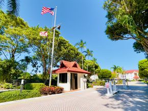 7030 Half Moon Circle 121, Hypoluxo FL 33462