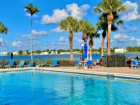 7030 Half Moon Circle 121, Hypoluxo FL 33462