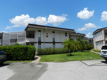 6 Greenway Village N