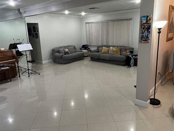 7521 SW 57th Terrace, Miami FL 33143