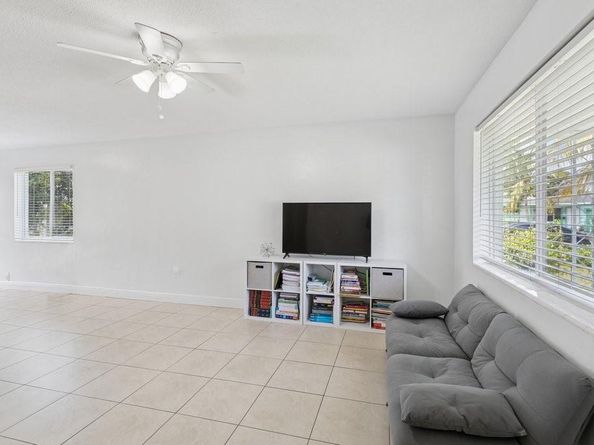 6888 NW 30th St, Sunrise FL 33313