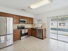 6888 NW 30th St, Sunrise FL 33313