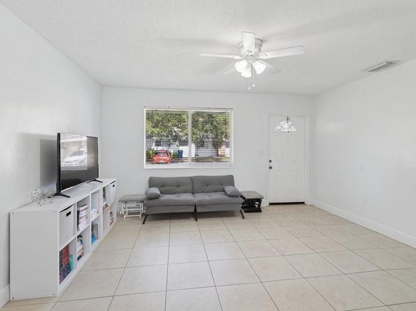 6888 NW 30th St, Sunrise FL 33313