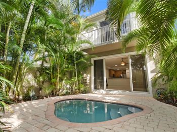 2652 NE 30th Pl