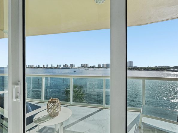 2640 Lake Shore Drive 507, Riviera Beach FL 33404