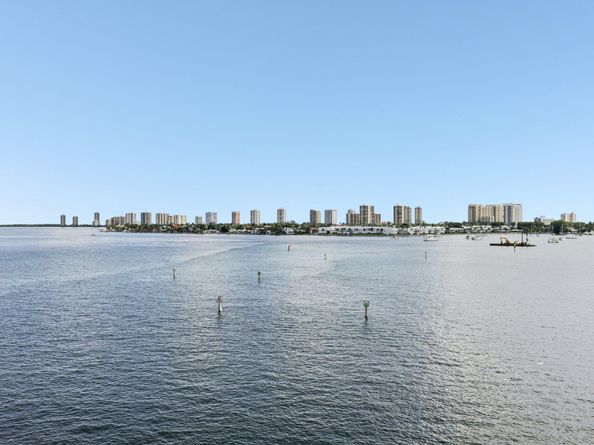 2640 Lake Shore Drive 507, Riviera Beach FL 33404