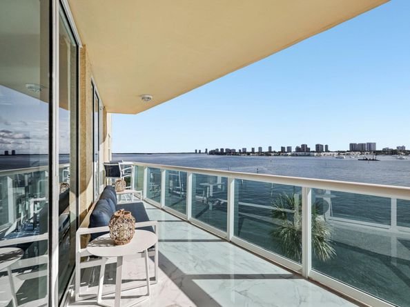 2640 Lake Shore Drive 507, Riviera Beach FL 33404