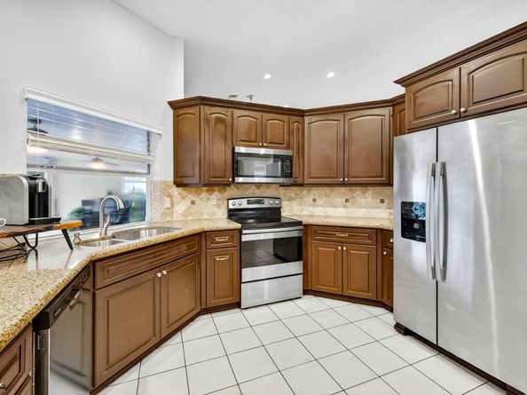 1210 Fairfax Ct, Weston FL 33326