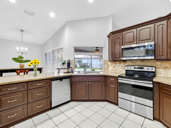 1210 Fairfax Ct, Weston FL 33326