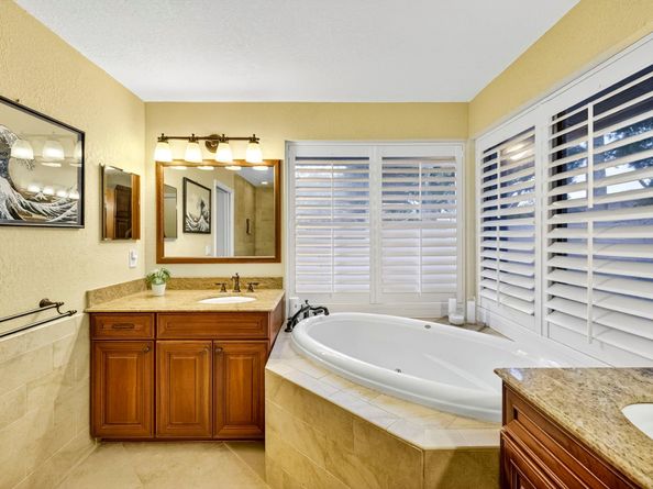 1210 Fairfax Ct, Weston FL 33326