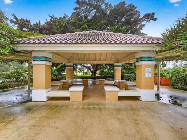 1210 Fairfax Ct, Weston FL 33326
