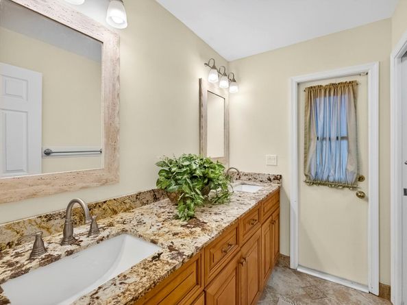 1210 Fairfax Ct, Weston FL 33326