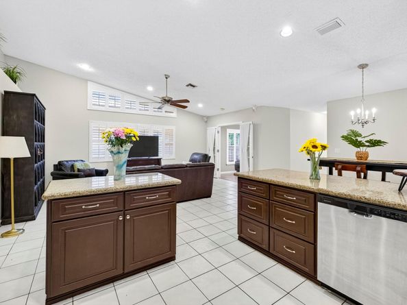 1210 Fairfax Ct, Weston FL 33326