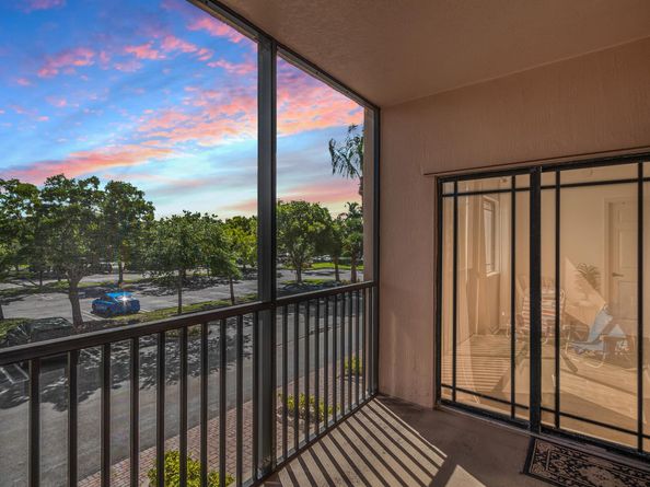 2808 Amalei Drive 202, Palm Beach Gardens FL 33410