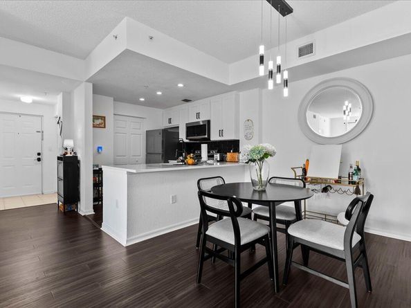 2808 Amalei Drive 202, Palm Beach Gardens FL 33410