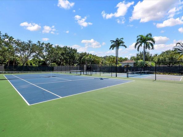 2808 Amalei Drive 202, Palm Beach Gardens FL 33410