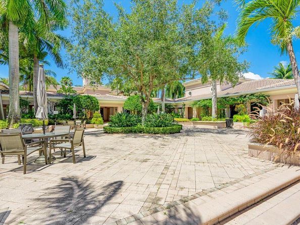 2808 Amalei Drive 202, Palm Beach Gardens FL 33410