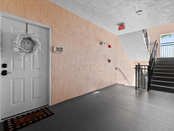 2808 Amalei Drive 202, Palm Beach Gardens FL 33410