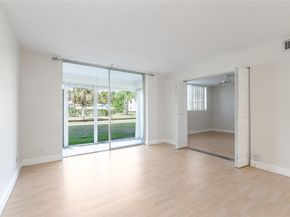 9523 S Hollybrook Lake Drive 107, Pembroke Pines FL 33025