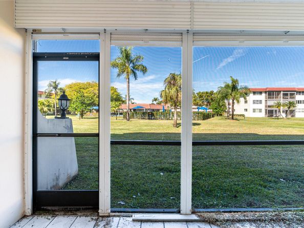 9523 S Hollybrook Lake Drive 107, Pembroke Pines FL 33025