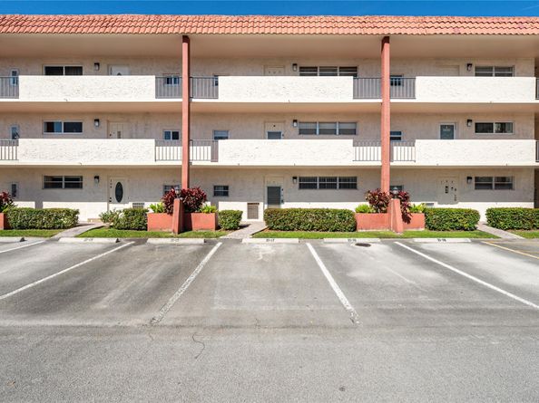 9523 S Hollybrook Lake Drive 107, Pembroke Pines FL 33025