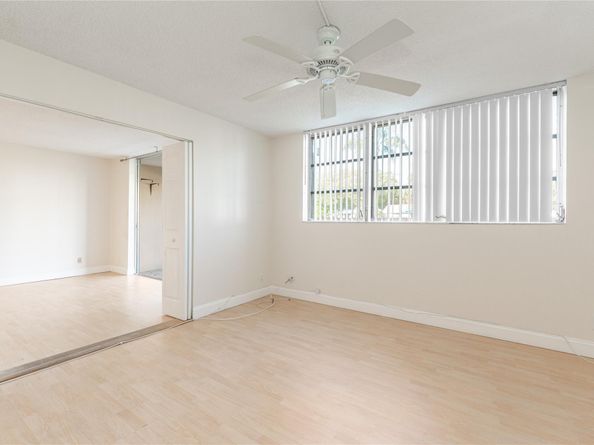 9523 S Hollybrook Lake Drive 107, Pembroke Pines FL 33025