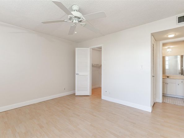 9523 S Hollybrook Lake Drive 107, Pembroke Pines FL 33025