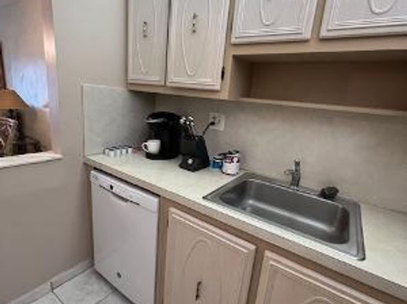 5681 SW 2nd Court SW 204, Margate FL 33068