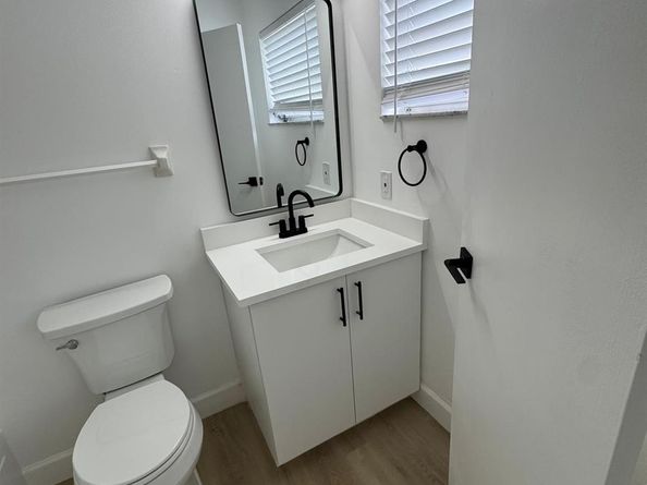 8971 NW 8th St, Pembroke Pines FL 33024
