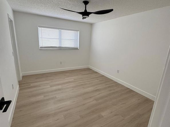 8971 NW 8th St, Pembroke Pines FL 33024