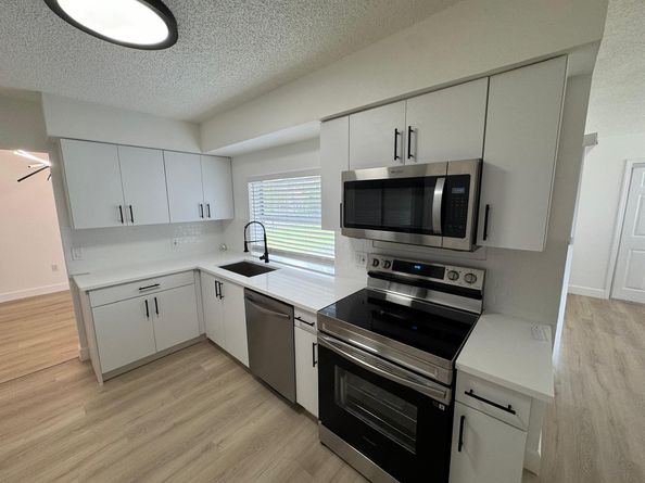 8971 NW 8th St, Pembroke Pines FL 33024
