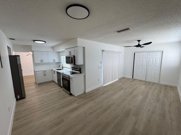 8971 NW 8th St, Pembroke Pines FL 33024