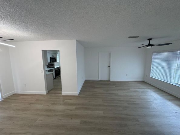 8971 NW 8th St, Pembroke Pines FL 33024