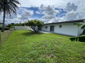 8971 NW 8th St, Pembroke Pines FL 33024