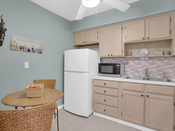 9810 Pineapple Tree Drive 111, Boynton Beach FL 33436