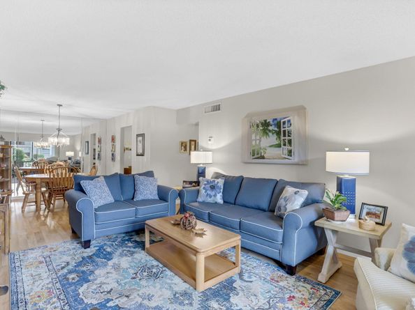 9810 Pineapple Tree Drive 111, Boynton Beach FL 33436