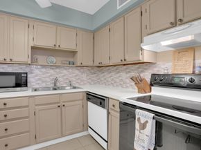 9810 Pineapple Tree Drive 111, Boynton Beach FL 33436